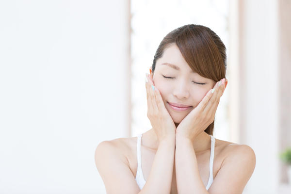 如何护肤皮肤变得光滑,正确护肤让你的皮肤水水嫩嫩