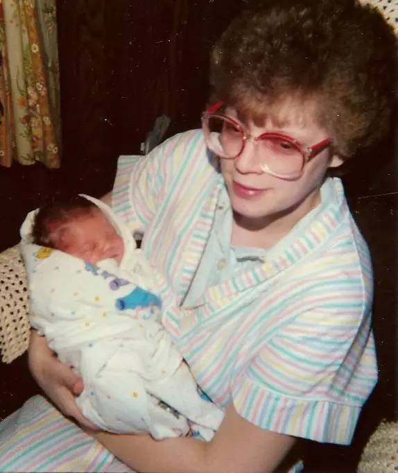 妈妈年轻的时候就是那么的勇敢,你还知道妈妈年轻时的样子吗