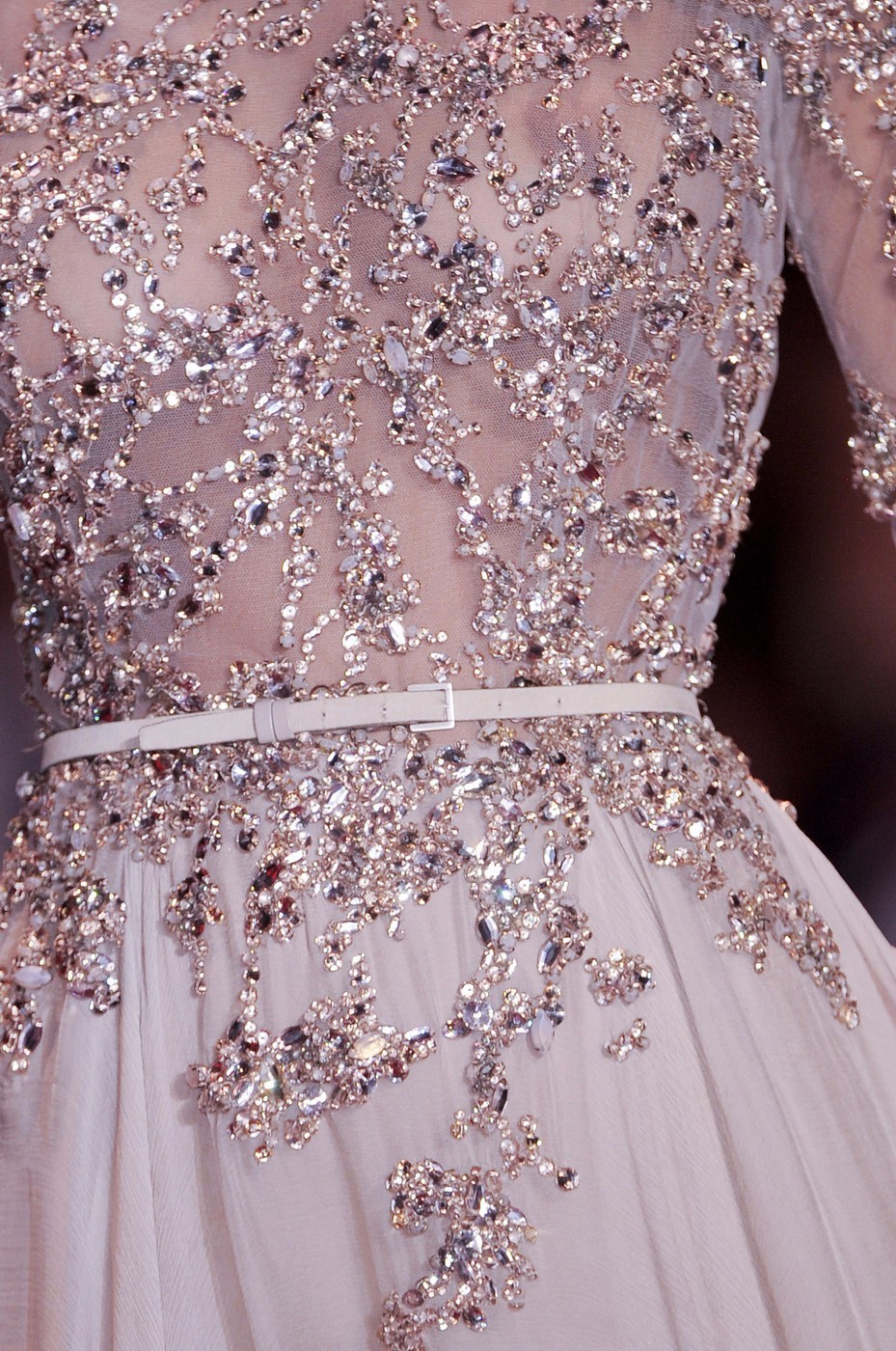 上帝创造了爱情人类发明了婚姻,上帝创造了男人女人