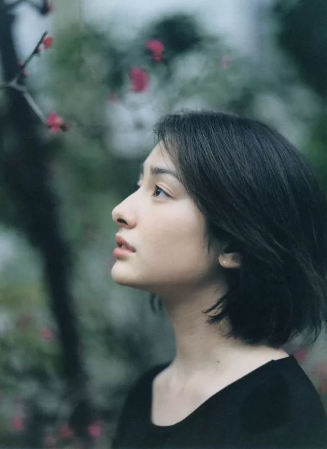 美发泡面卷短发,烫发泡面头短发女