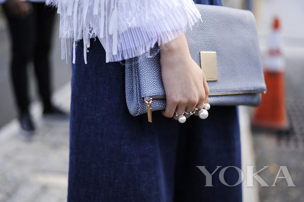 ins上最火的戒指叠戴方法,素圈粗戒指叠搭戴法