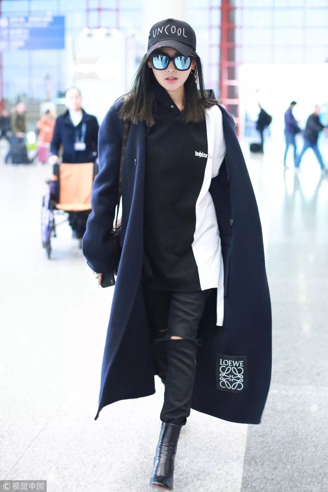 迪丽热巴宋茜西装look,热巴穿搭日常黑色棒球帽
