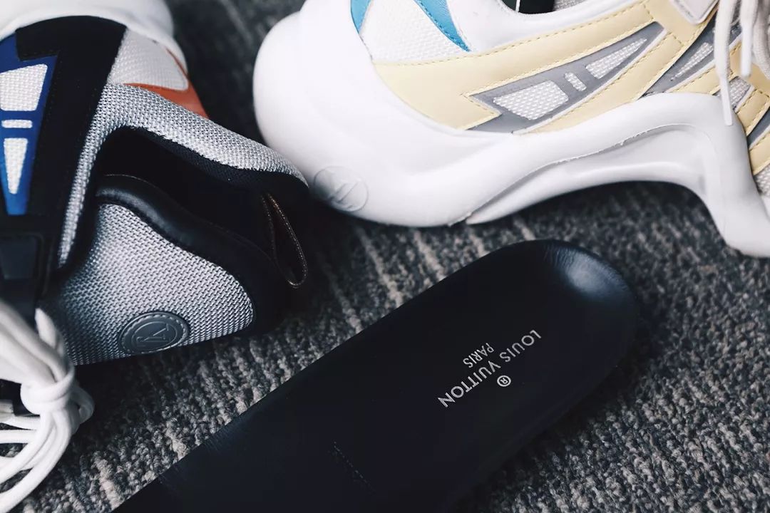 louisvuitton丹宁色运动鞋,louisvuitton老爹鞋多少钱