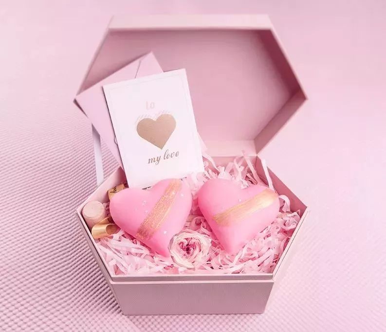 情人节买什么颜色的礼物,礼物选得好