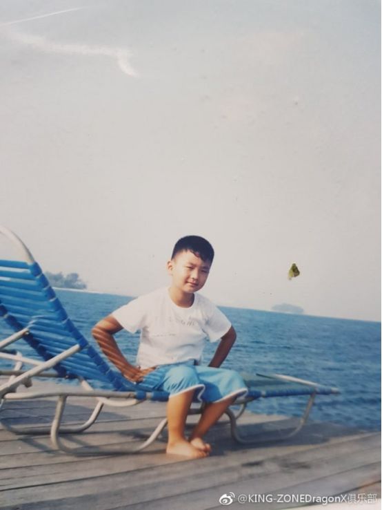 「神探苍扒瓜」LCK榜首KZ战队晒出小花生童年萌照，粉丝：吃可爱长大的吧？