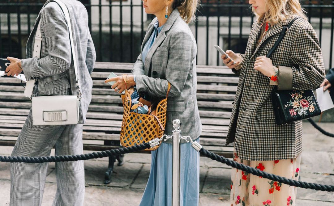 金南珠露背装,金南珠穿西装