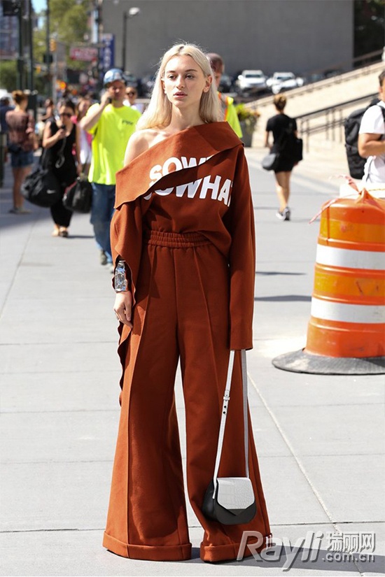 杨紫黑色阔腿牛仔裤,杨紫健身裤