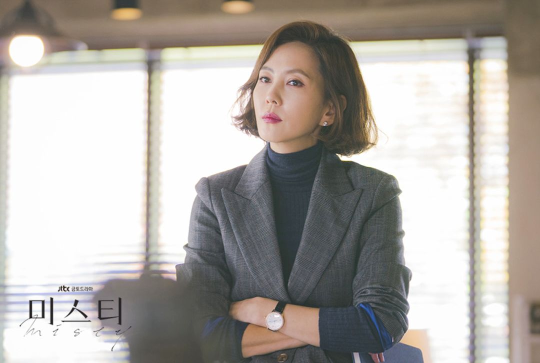 金南珠露背装,金南珠穿西装