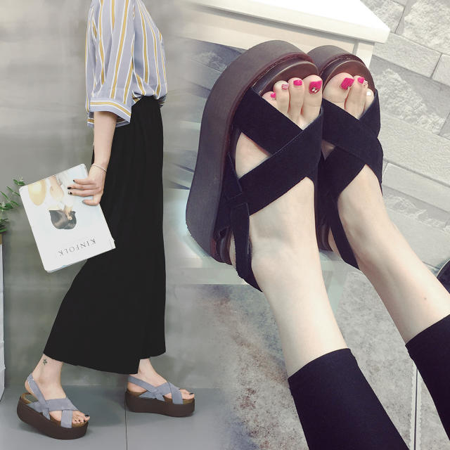 今年最火的4款凉鞋清爽又时髦,显瘦好看高档牌子凉鞋