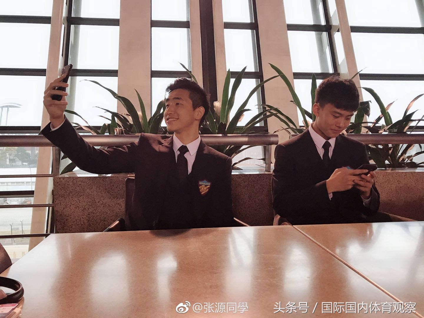 DG西装、rimowa旅行箱亚冠客场之旅派头十足天津权健受追捧！