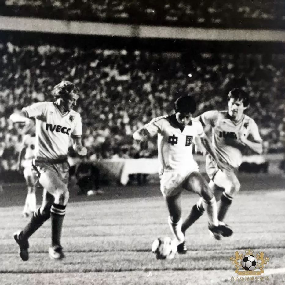 津门足球双百颂图片,津门足球双百颂签售会