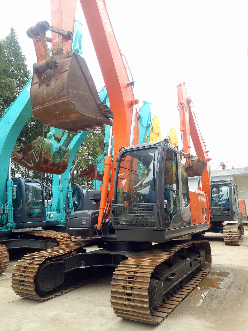 2015年的二手日立55挖掘机价格表,精品原装日立2003二手挖掘机出售