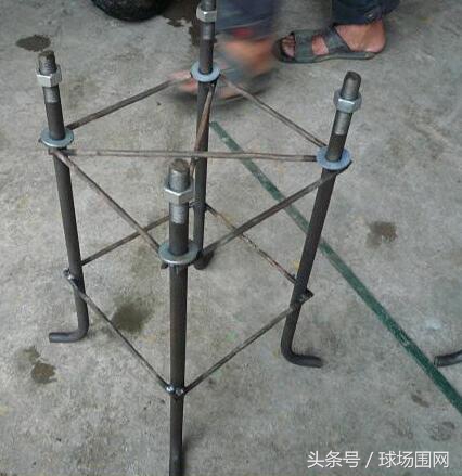 笼式足球场围网报价明细表,五人足球场顶部围网做法