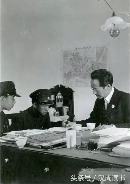 民国最朋克夫妻我老公抽烟爆粗玩女儿但他是个天才