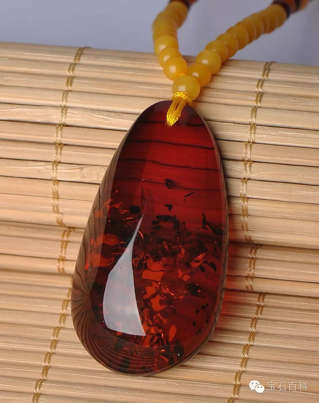 烤色蜜蜡和非烤色蜜蜡对比图,蜜蜡烤色算二代蜜蜡吗