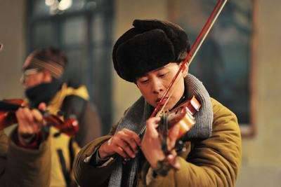 从一个跑龙套到大明星的电影,红海行动为什么挑中张译过人之处