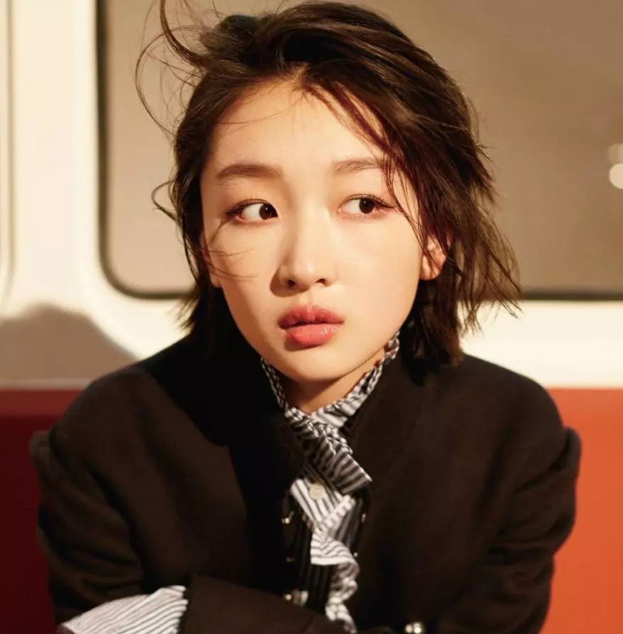 脸型偏肉感的女人穿衣风格,长脸型女生怎么穿衣服好看