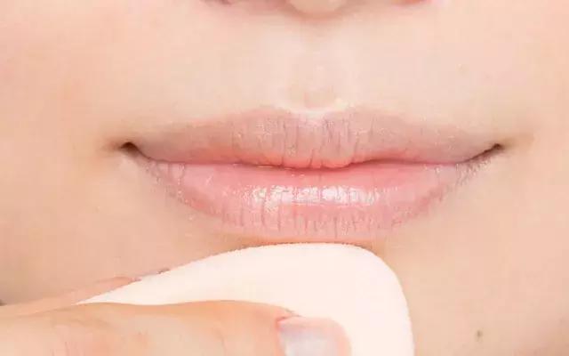 一抹惊艳的唇妆,diy唇彩的制作方法