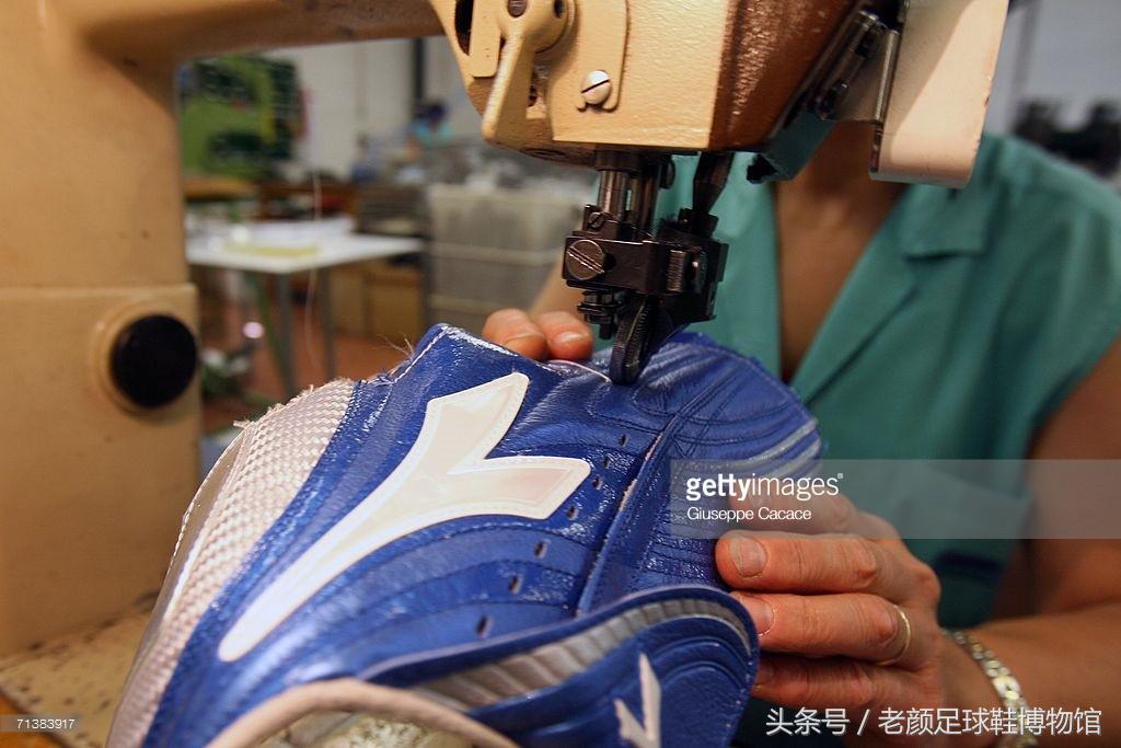 全是套路，塑料毛线组装在一起卖2000，解密足球鞋生产成本的秘密