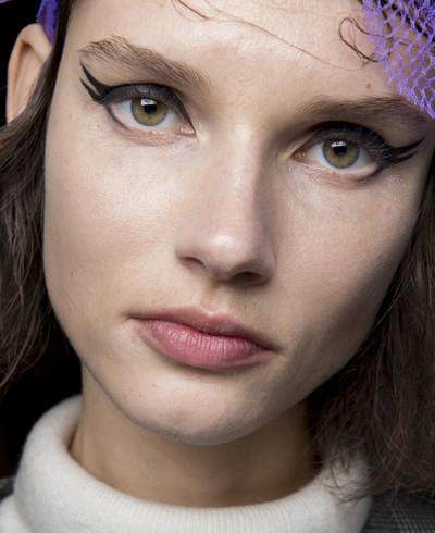 一字眉弯眉,一字眉自然眉韩式眉哪种好看