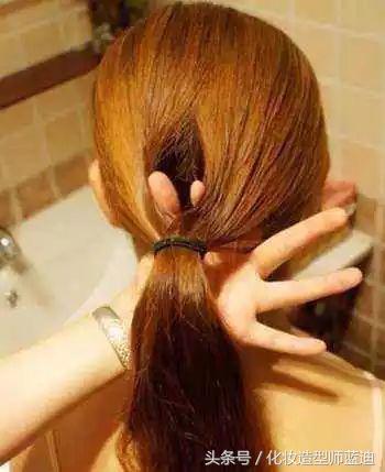 不伤头发且好看的简单编发教程,不想披头散发教你一招显年轻编发