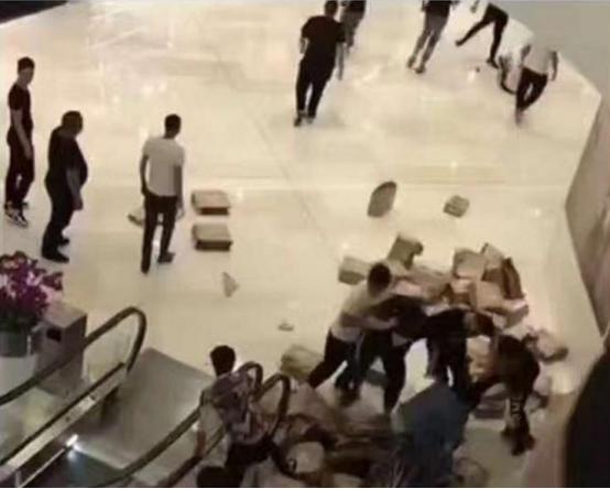 笑话！你1999元朋友圈代购的Yeezy鞋，还不一样是莆田货！