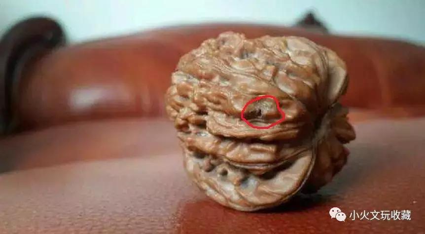 文玩核桃有点小崩尖,小火说