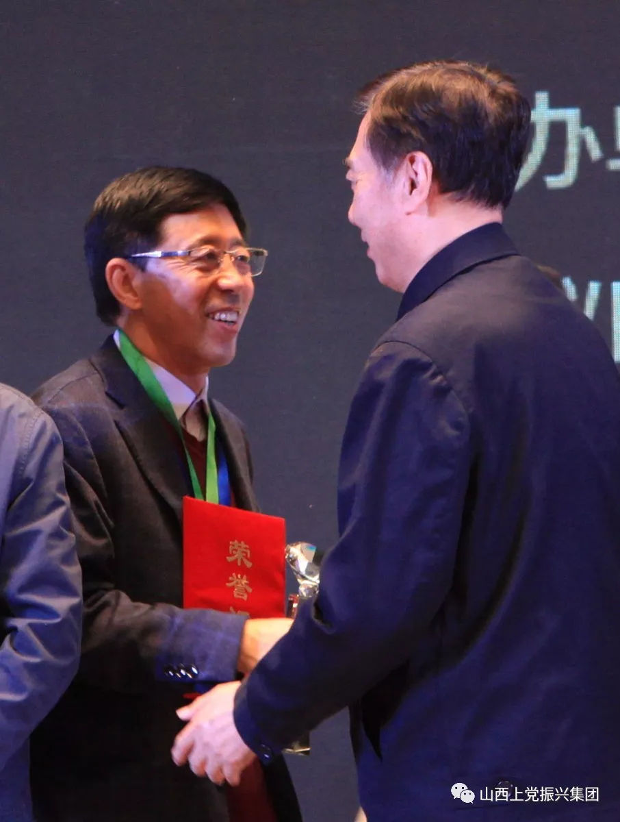 扎根基层为振兴乡村贡献力量,振兴小镇党委书记牛扎根