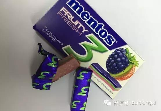 用100粒口香糖，体会舌吻的22种味道