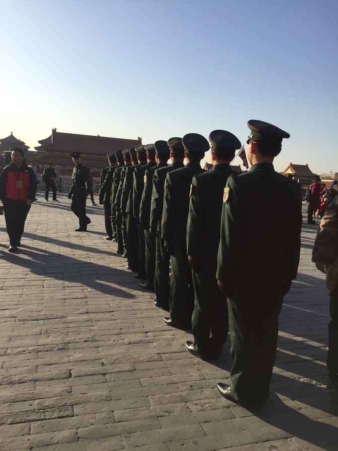 冬天去哪里旅游暖和特色美食,冬季游玩攻略美食推荐