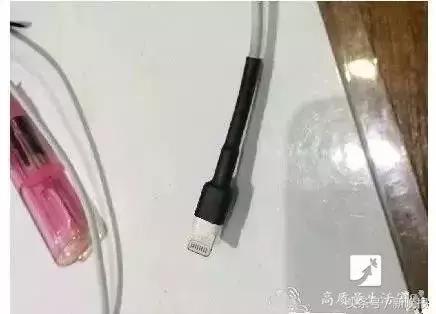 手机充电充一下断一下怎么解决,手机充电线动不动就断