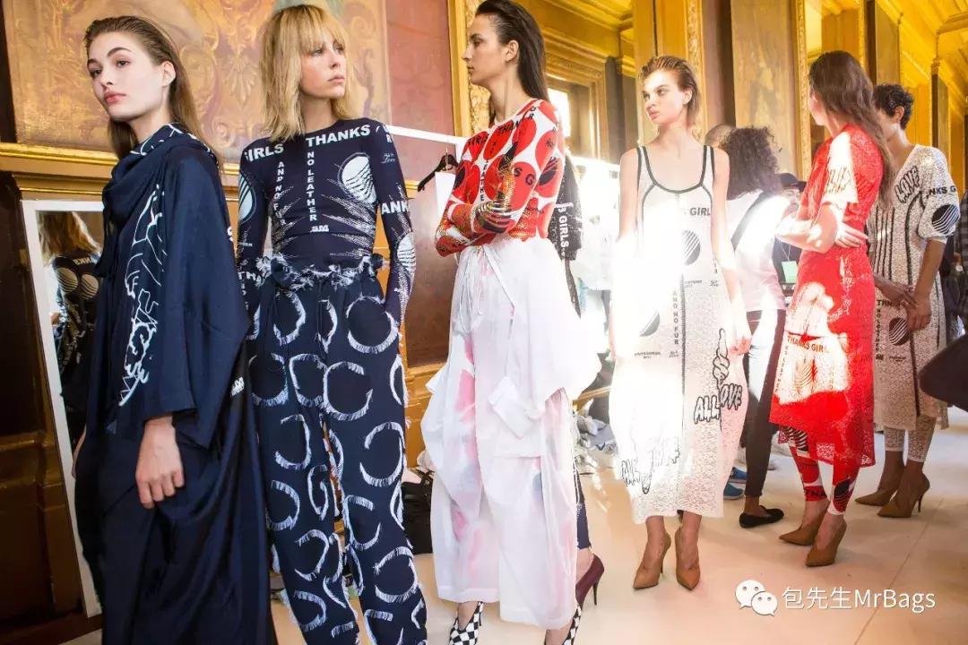 推荐几款适合学生党的挎包,推荐几款复古的小挎包