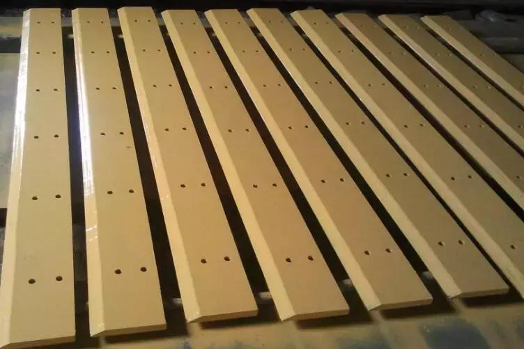 装载机铲斗要烂如何加固,装载机铲斗销子磨损修复