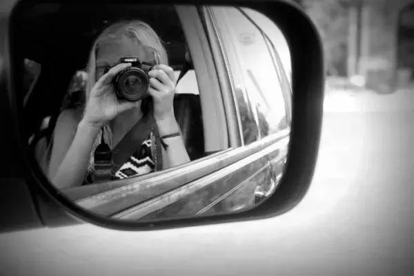 教你一招简单拍出漂亮的自拍照,如何拍出好看的自拍照