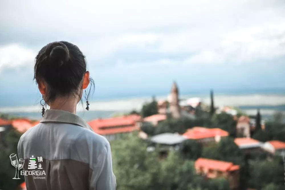 藏在山谷间的红酒小镇,藏在山谷的红酒小镇