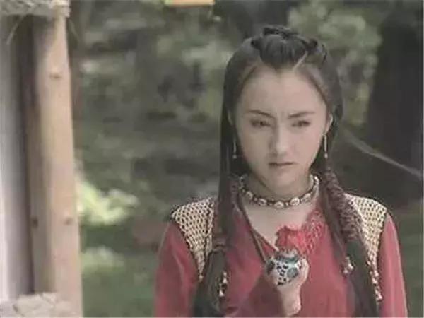 武林外史白飞飞为什么毁朱七七容,武林外史朱七七为什么救白飞飞