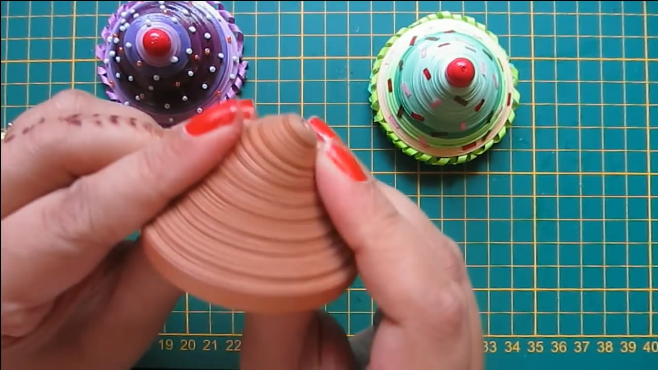 制作七彩爆浆蛋糕,七彩蛋糕做法简单又漂亮