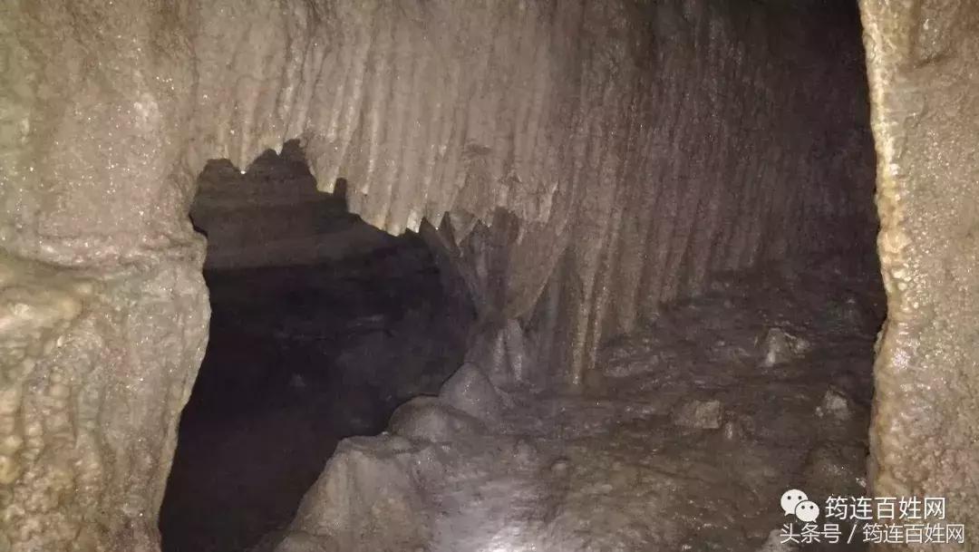 贵州女子探洞,贵州姑娘探山洞