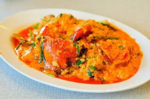 泰国普吉岛夜市小吃美食,泰国美食街边小吃跳跳虾