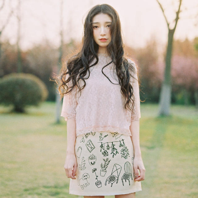 长腿秘籍高腰刺绣字母拖地裤,穿搭小能手美女