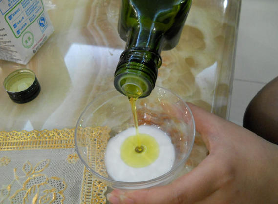 自制补水去皱面膜的简单方法,面膜怎么做才能好看呢