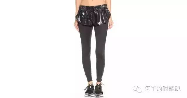 比起她的“黑白灰”，我更爱安迪帅爆了的跑步行头