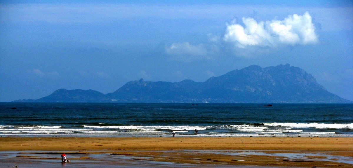 青岛黄岛最清澈最好玩的海边,青岛和黄岛哪个更适合旅游