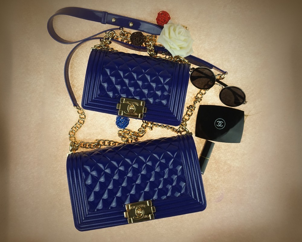 适合夏天背的通勤包百搭,天热背什么材质的包