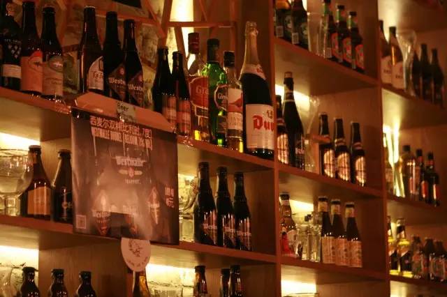 东莞欧冠决赛看球,欧冠决赛看台举杯