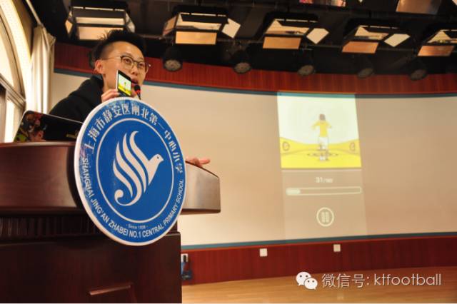 青少年足球进校园,足球比赛小学生入场