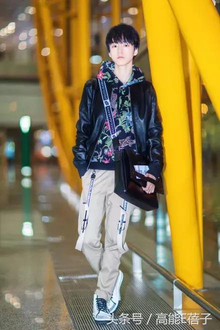 刘诗诗香奈儿包包同款,刘诗诗古力娜扎毛绒包