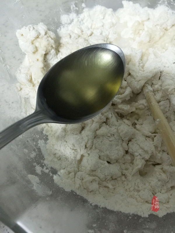 怎么炸牛奶油条又软又好吃,奶香小油条怎么炸出来又软又蓬松