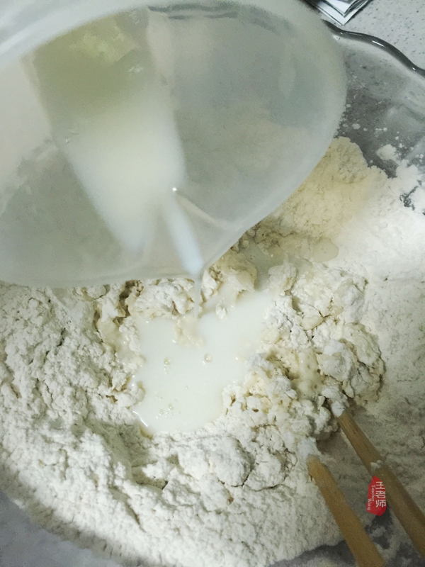 怎样炸出来的油条又软又好吃,奶香油条香酥蓬松的做法非油炸