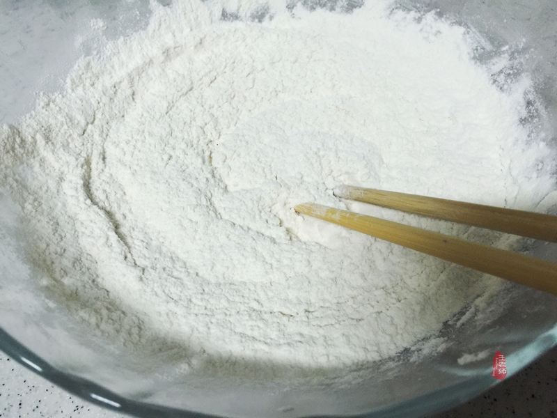 怎么炸牛奶油条又软又好吃,奶香小油条怎么炸出来又软又蓬松